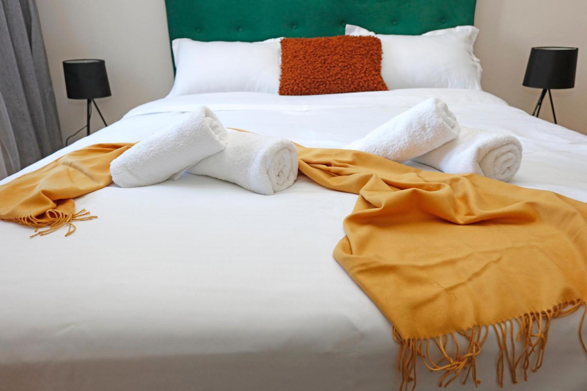 Peaceful Getaway - Generous 3-Bedroom Sanctuary - Close To Historic Old Town Bukareszt Zewnętrze zdjęcie