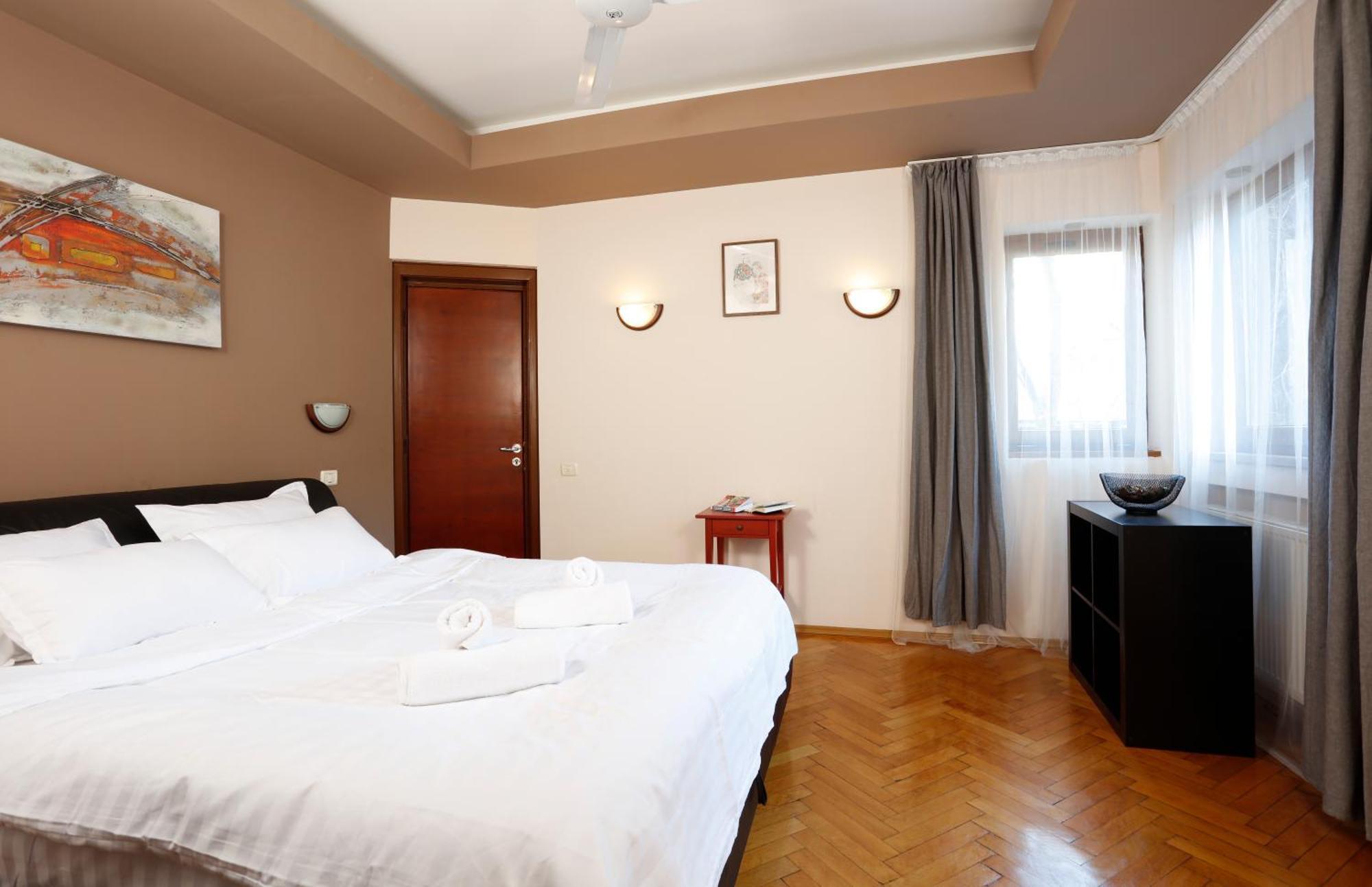 Peaceful Getaway - Generous 3-Bedroom Sanctuary - Close To Historic Old Town Bukareszt Zewnętrze zdjęcie